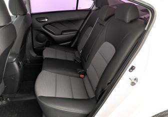 Подержанный автомобиль Kia Cerato Sedan 2015 года (18 фото)