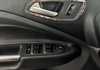 Подержанный автомобиль Ford Kuga 2013 года (18 фото)