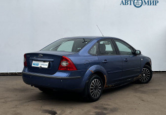 Подержанный автомобиль Ford Focus Sedan 2006 года (5 фото)