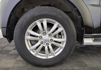 Подержанный автомобиль Mitsubishi Pajero 2015 года (12 фото)