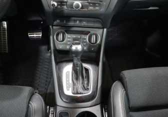 Подержанный автомобиль Audi Q3 2017 года (17 фото)