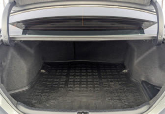 Подержанный автомобиль Toyota Corolla Sedan 2015 года (10 фото)