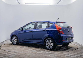 Подержанный автомобиль Hyundai Solaris Hatchback 2015 года (7 фото)