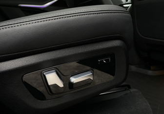 Подержанный автомобиль BMW X7 2022 года (29 фото)