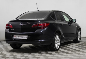Подержанный автомобиль Opel Astra Sedan 2013 года (5 фото)
