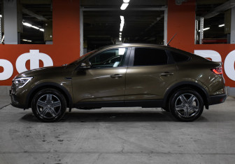 Подержанный автомобиль Renault Arkana 2021 года (8 фото)