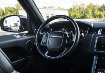 Подержанный автомобиль Land Rover Range Rover Sport 2018 года (10 фото)