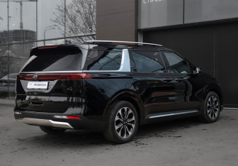 Подержанный автомобиль Kia Carnival 2021 года (5 фото)