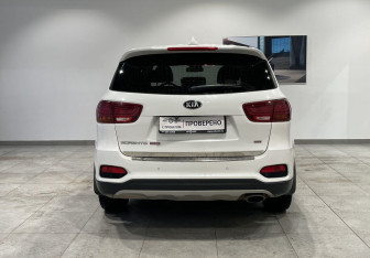 Подержанный автомобиль Kia Sorento 2019 года (6 фото)