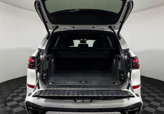 Подержанный автомобиль BMW X5 2023 года (9 фото)