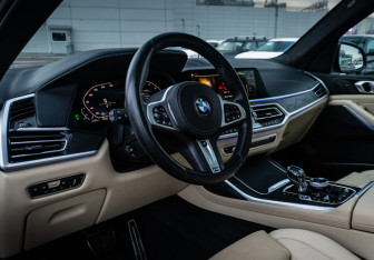 Подержанный автомобиль BMW X7 2021 года (12 фото)