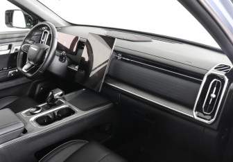 Подержанный автомобиль Jaecoo J7 2024 года (10 фото)