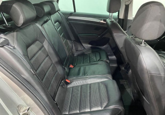 Подержанный автомобиль Volkswagen Golf Hatchback 2018 года (17 фото)