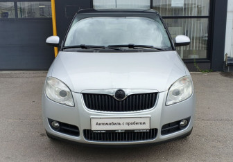 Подержанный автомобиль Skoda Fabia Hatchback 2009 года (2 фото)