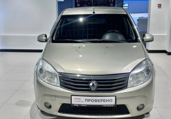 Подержанный автомобиль Renault Sandero 2011 года (2 фото)