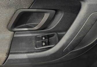 Подержанный автомобиль Skoda Fabia Hatchback 2008 года (14 фото)