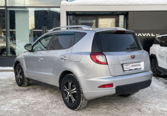 Подержанный автомобиль Geely Emgrand X7 2015 года (7 фото)