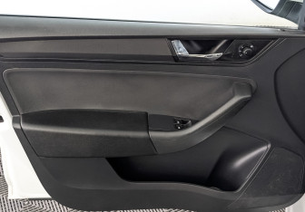 Подержанный автомобиль Skoda Rapid Liftback 2019 года (19 фото)