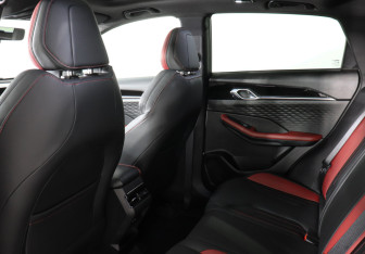 Подержанный автомобиль Geely Coolray 2024 года (12 фото)