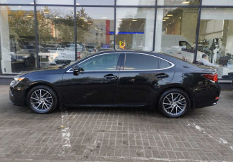 Подержанный автомобиль Lexus ES 2016 года (5 фото)