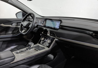 Подержанный автомобиль Exeed TXL 2022 года (13 фото)