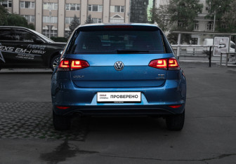 Подержанный автомобиль Volkswagen Golf Hatchback 2012 года (5 фото)