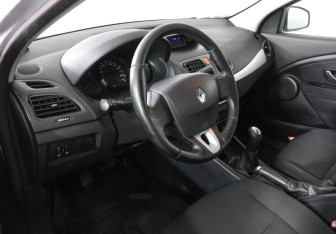 Подержанный автомобиль Renault Fluence 2011 года (5 фото)
