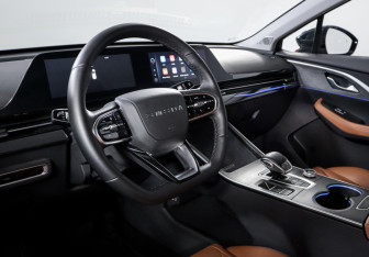 Подержанный автомобиль Omoda C5 2024 года (14 фото)