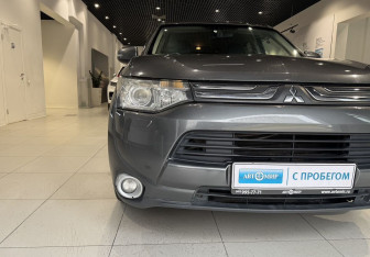 Подержанный автомобиль Mitsubishi Outlander 2013 года (9 фото)