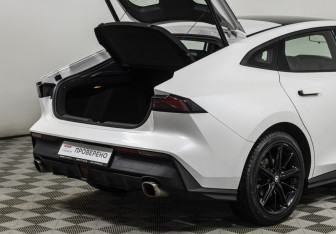 Подержанный автомобиль Changan UNI-V 2024 года (21 фото)