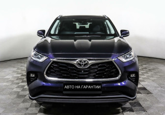 Подержанный автомобиль Toyota Highlander 2021 года (2 фото)