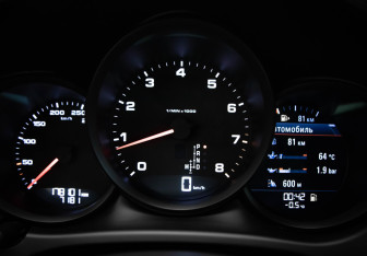 Подержанный автомобиль Porsche Macan 2017 года (11 фото)