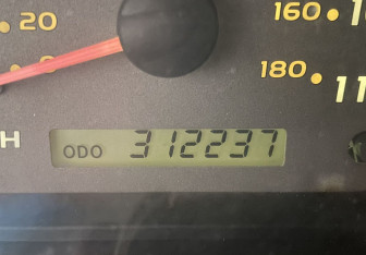 Подержанный автомобиль Toyota Sequoia 2002 года (19 фото)