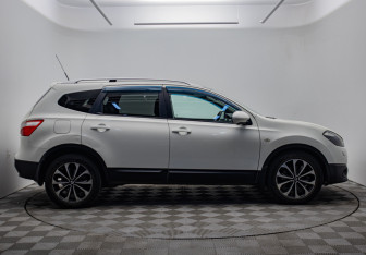 Подержанный автомобиль Nissan Qashqai+2 2012 года (6 фото)