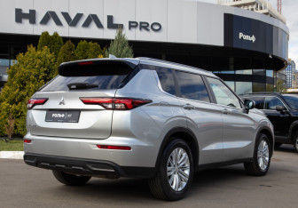 Подержанный автомобиль Mitsubishi Outlander 2022 года (4 фото)