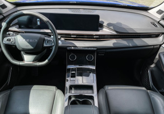 Подержанный автомобиль Exeed LX 2023 года (12 фото)