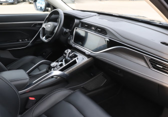 Подержанный автомобиль Geely Atlas Pro 2022 года (9 фото)