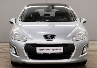 Подержанный автомобиль Peugeot 308 Hatchback 2012 года (2 фото)