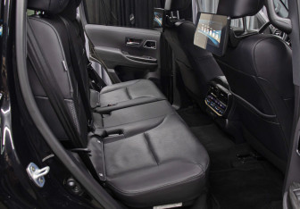 Подержанный автомобиль Toyota Land Cruiser Suv 2023 года (13 фото)