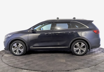 Подержанный автомобиль Kia Sorento 2018 года (8 фото)