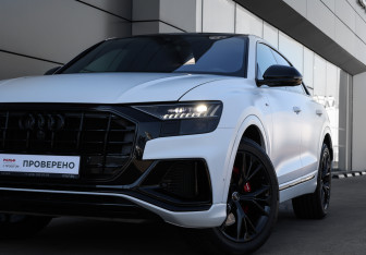 Подержанный автомобиль Audi Q8 2018 года (25 фото)
