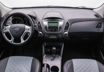 Подержанный автомобиль Hyundai ix35 2012 года (13 фото)