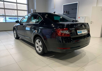 Подержанный автомобиль Skoda Octavia Liftback 2020 года (6 фото)