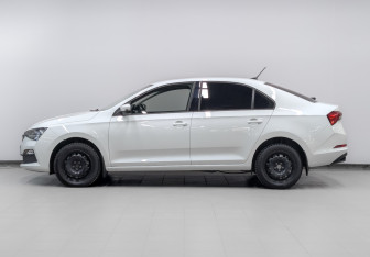 Подержанный автомобиль Skoda Rapid Liftback 2022 года (8 фото)