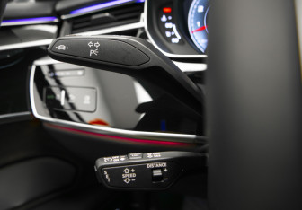 Подержанный автомобиль Audi A8 2022 года (13 фото)