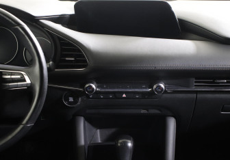 Подержанный автомобиль Mazda 3 Hatchback 2019 года (9 фото)