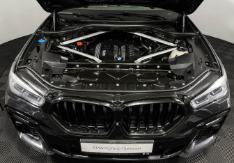 Подержанный автомобиль BMW X6 2020 года (10 фото)