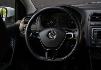 Подержанный автомобиль Volkswagen Polo Sedan 2016 года (11 фото)