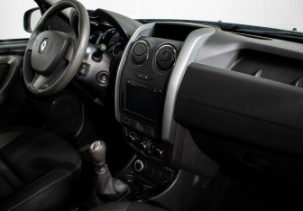 Подержанный автомобиль Renault Duster 2017 года (10 фото)