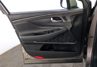 Подержанный автомобиль Hyundai Santa Fe 2018 года (20 фото)